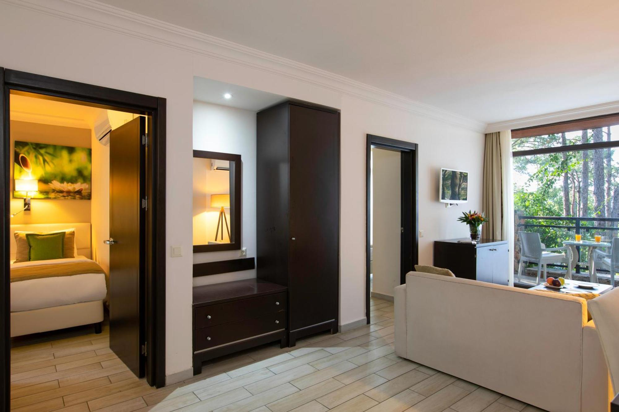 Suite con 2 Camere da Letto e Vista Giardino